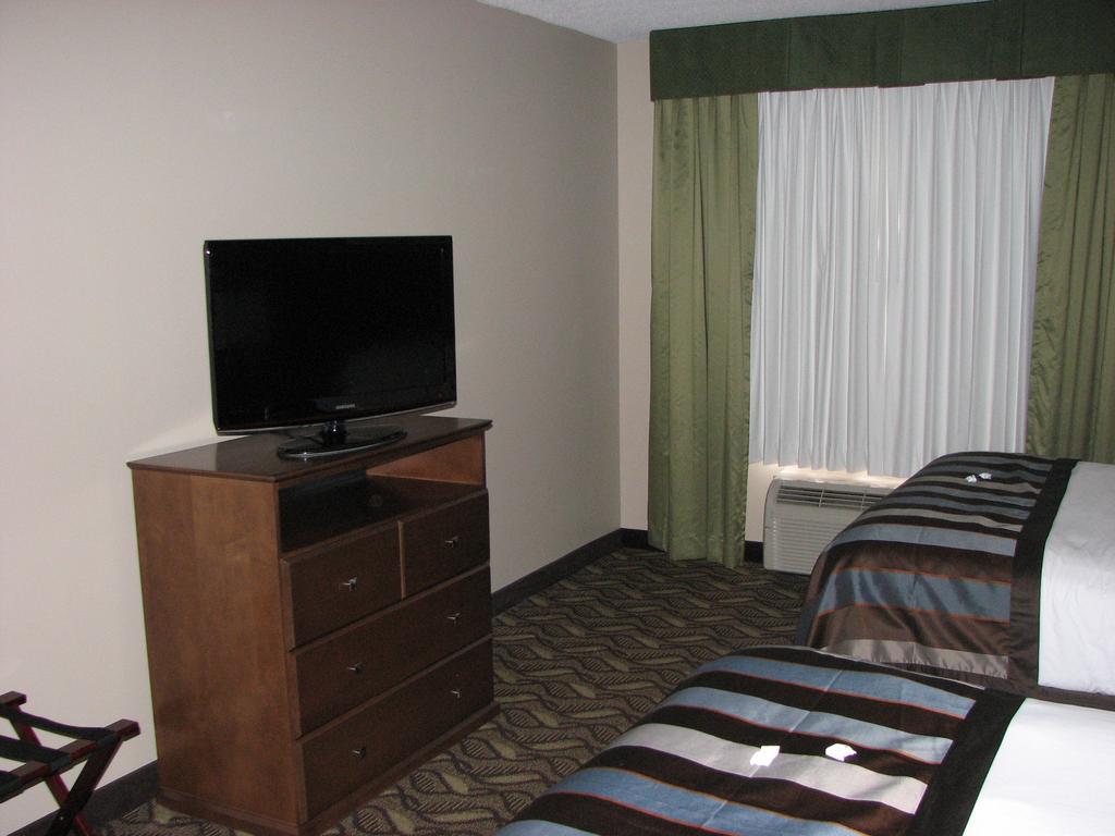 Wingate By Wyndham Latrobe Hotel Room photo