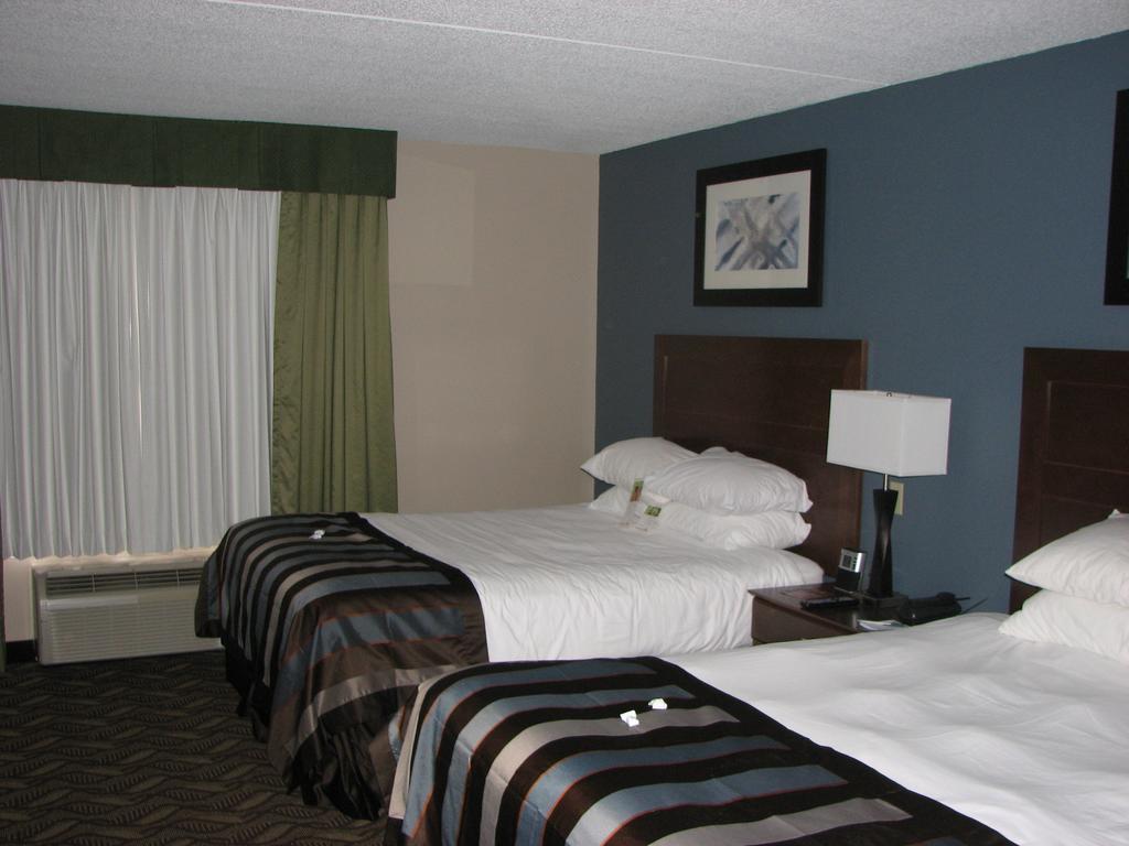 Wingate By Wyndham Latrobe Hotel Room photo
