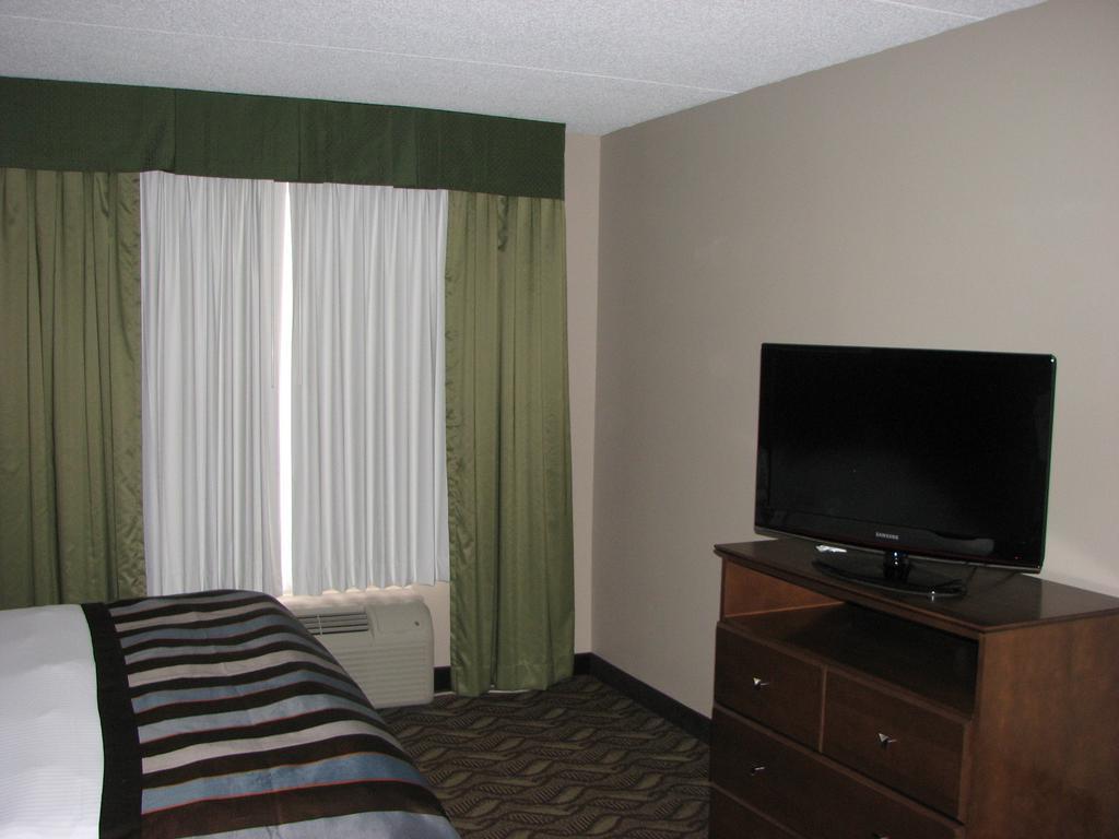 Wingate By Wyndham Latrobe Hotel Room photo