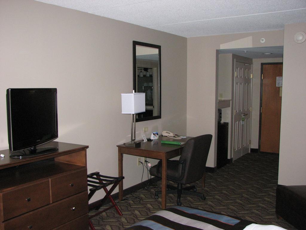 Wingate By Wyndham Latrobe Hotel Room photo