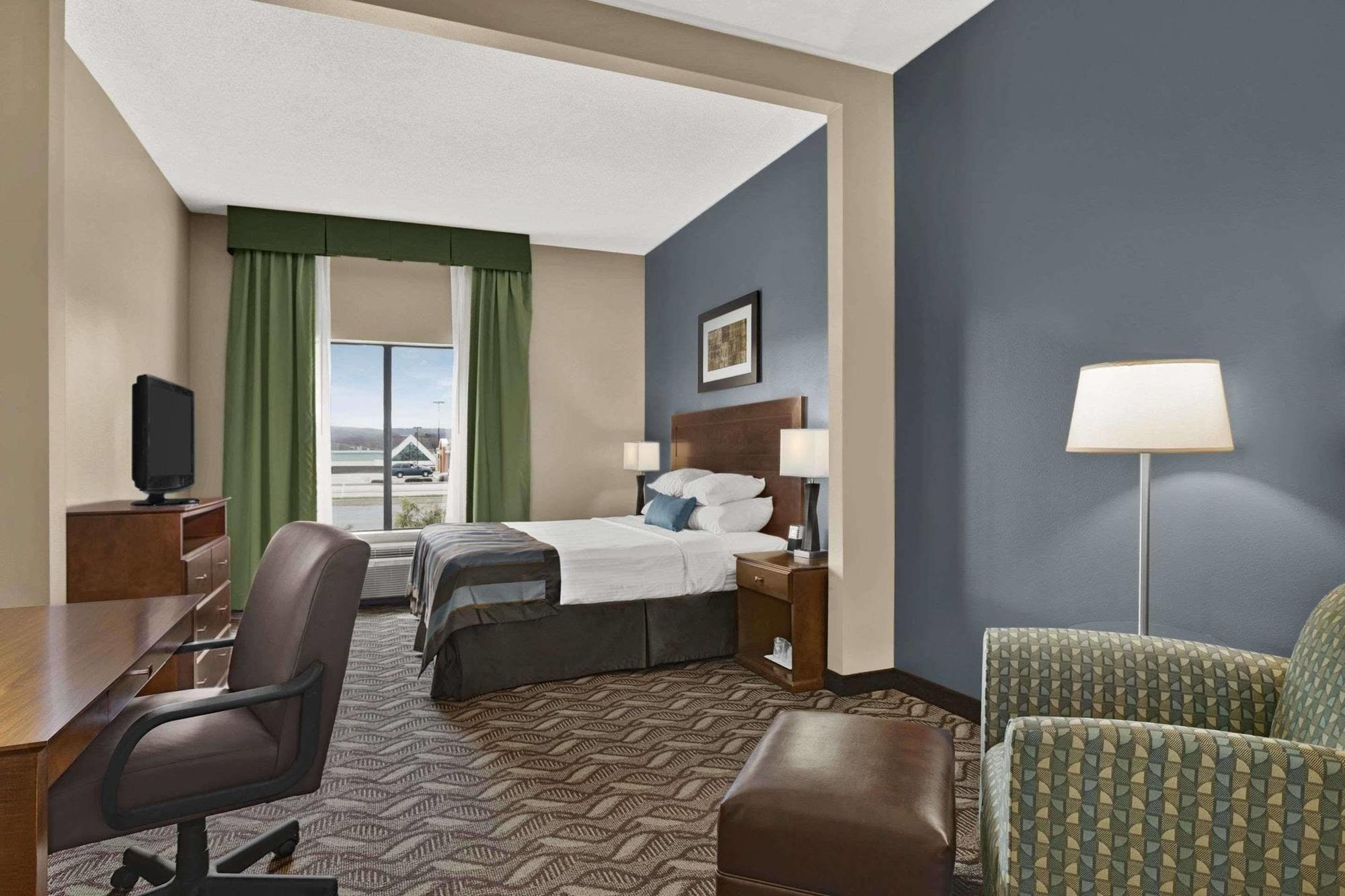 Wingate By Wyndham Latrobe Hotel Exterior photo